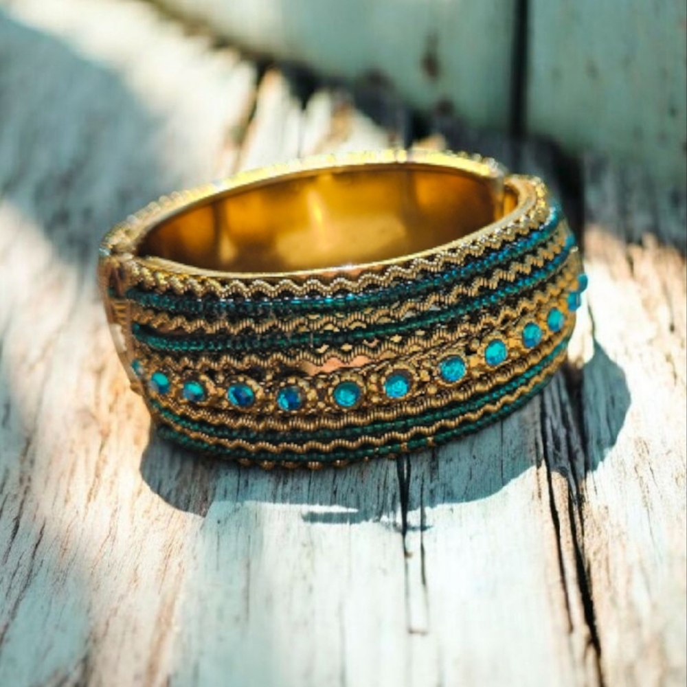 Beautiful Elegant Women's Bracelet - Picture 4 of 11